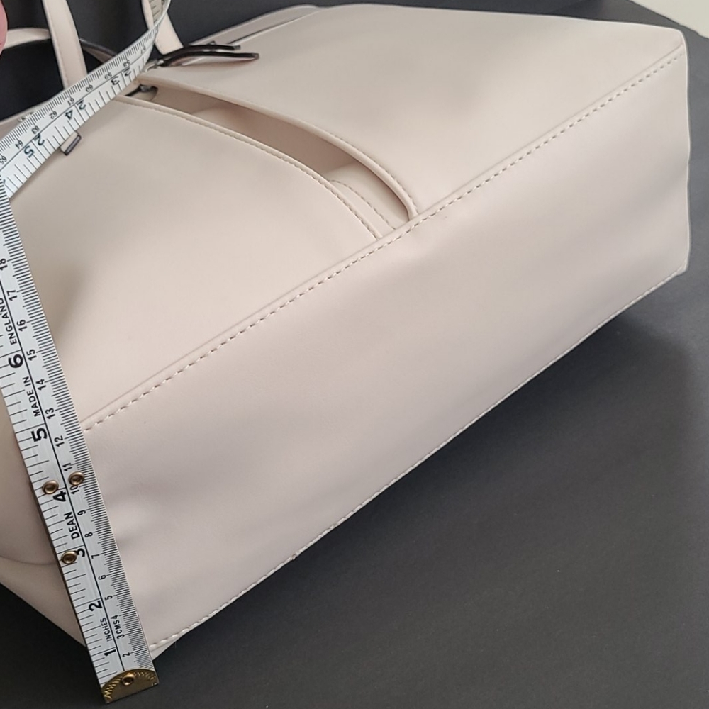 🚫NO LONGER AVAILABLE🚫 Nine West Tote - Picture 4 of 17